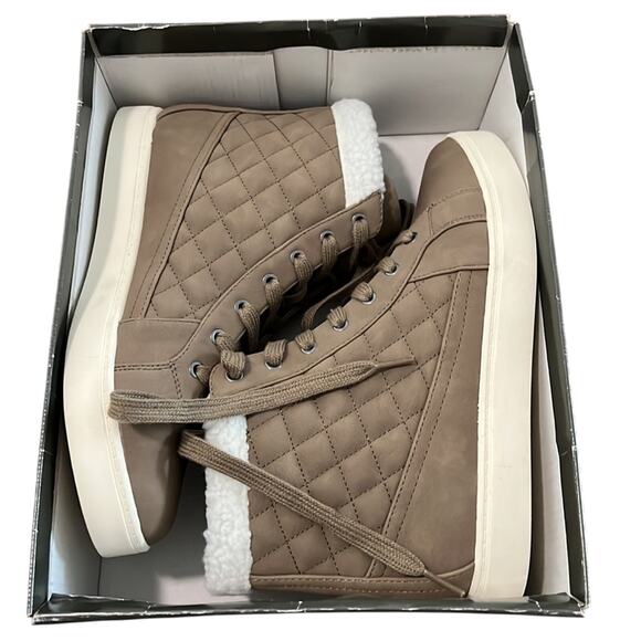 Wonderly Winny Taupe Faux Suede High Top Sneakers Woman Size 9 - Picture 8 of 9